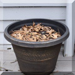 L09. Plastic planter.